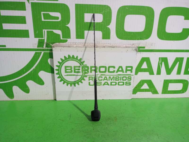 Recambio de antena para dacia sandero laureate referencia OEM IAM 282168032R  