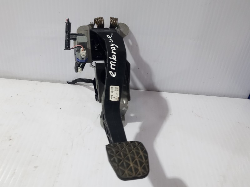 Recambio de pedal embrague para mazda 3 lim. () center-line referencia OEM IAM KE4041300  