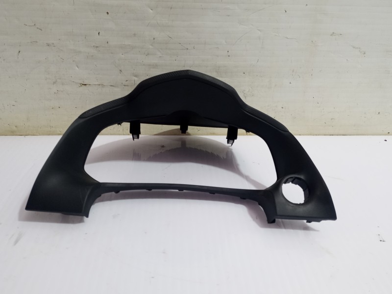 Recambio de moldura para mazda 3 lim. () center-line referencia OEM IAM BHN155421  