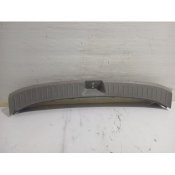 Recambio de moldura maletero para kia carens iii monospace (un) 2.0 crdi 140 referencia OEM IAM 857701D000S8  