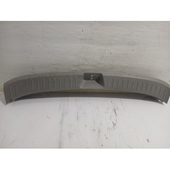 Recambio de moldura maletero para kia carens iii monospace (un) 2.0 crdi 140 referencia OEM IAM 857701D000S8  