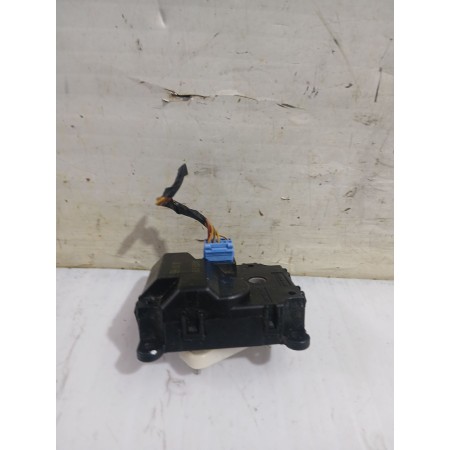 Recambio de motor apertura trampilla para kia carens iii monospace (un) 2.0 crdi 140 referencia OEM IAM B400730710  