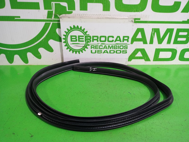 Recambio de goma contorno para ford fiesta (cbk) ambiente referencia OEM IAM 1482173  