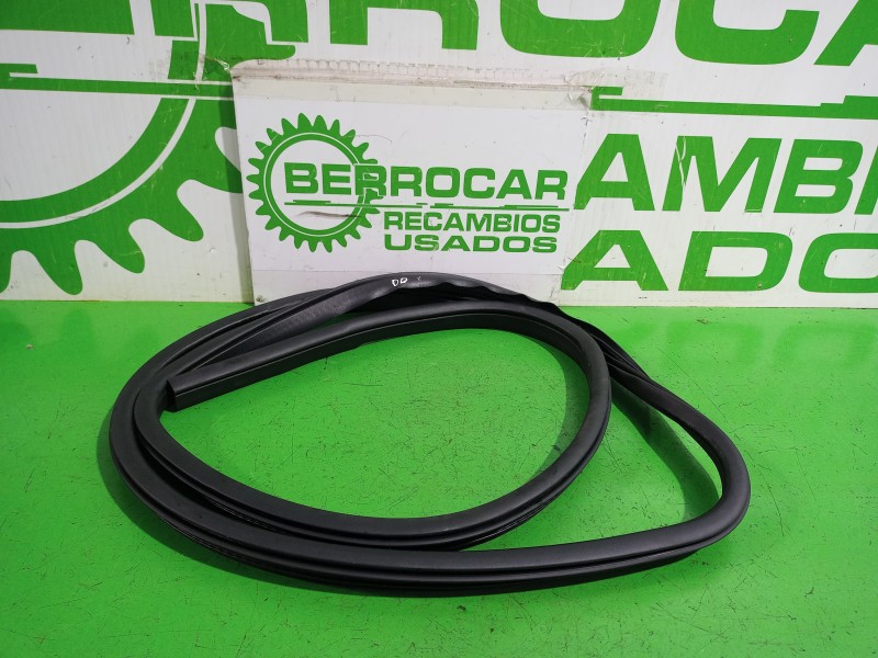 Recambio de goma contorno para ford fiesta (cbk) ambiente referencia OEM IAM 1482172  