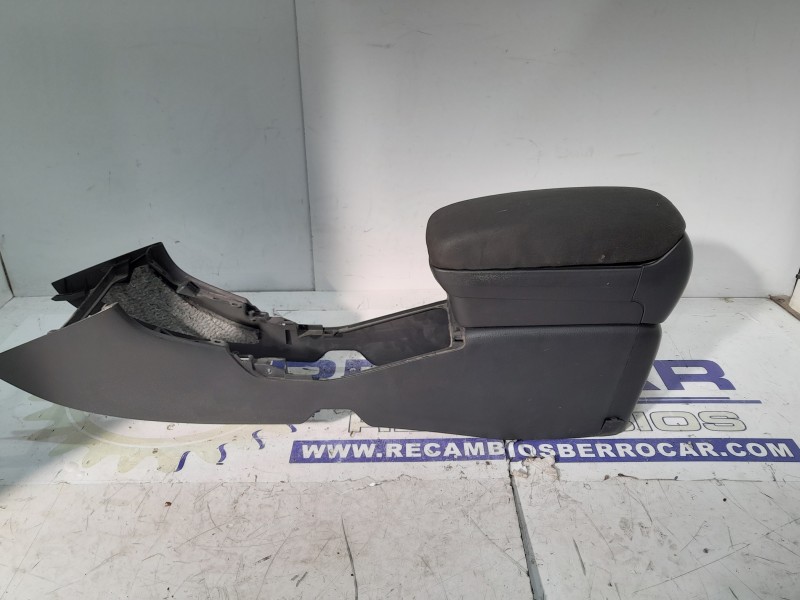 Recambio de apoyabrazos central para toyota avensis berlina (t25) 2.2 d-4d cat referencia OEM IAM 5892305020  