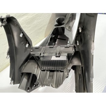 Recambio de consola central para mazda 3 lim. () center-line referencia OEM IAM B45B64951 / BHN164951  