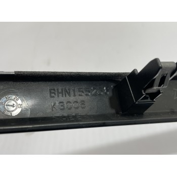 Recambio de moldura para mazda 3 lim. () center-line referencia OEM IAM BHN155256  