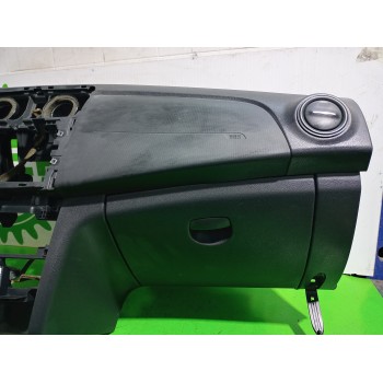 Recambio de salpicadero para dacia sandero laureate referencia OEM IAM 2780280527R  