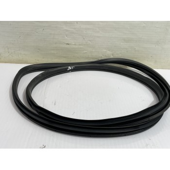 Recambio de goma contorno para mazda 3 lim. () center-line referencia OEM IAM BHN968911A  