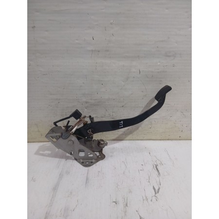 Recambio de pedal embrague para kia carens iii monospace (un) 2.0 crdi 140 referencia OEM IAM 328021D130  