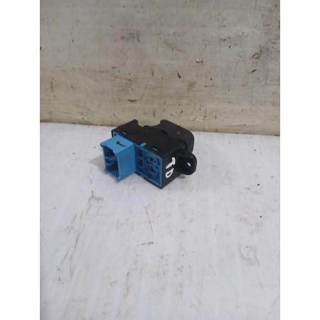 Recambio de mando elevalunas trasero derecho para kia carens iii monospace (un) 2.0 crdi 140 referencia OEM IAM 935801D500  