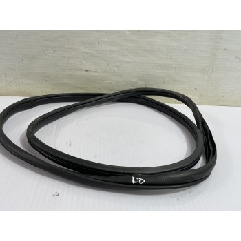 Recambio de goma contorno para mazda 3 lim. () center-line referencia OEM IAM BHN968911A  