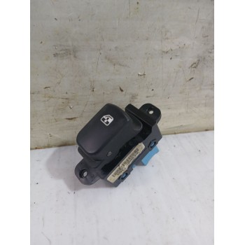 Recambio de mando elevalunas trasero derecho para kia carens iii monospace (un) 2.0 crdi 140 referencia OEM IAM 935801D500  