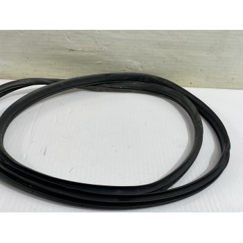 Recambio de goma contorno para mazda 3 lim. () center-line referencia OEM IAM BHN968911A  