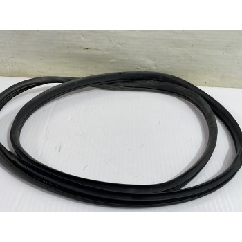 Recambio de goma contorno para mazda 3 lim. () center-line referencia OEM IAM BHN968911A  