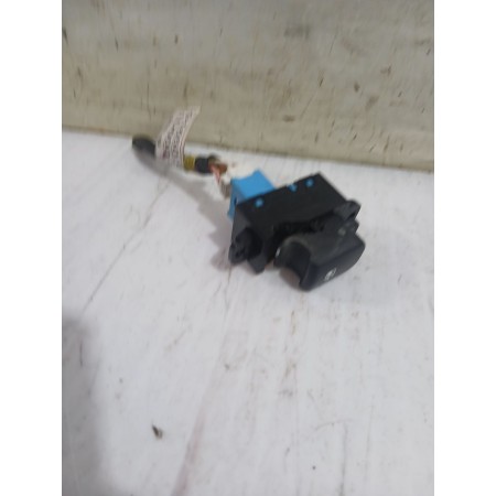 Recambio de mando elevalunas trasero izquierdo para kia carens iii monospace (un) 2.0 crdi 140 referencia OEM IAM 935801D000  