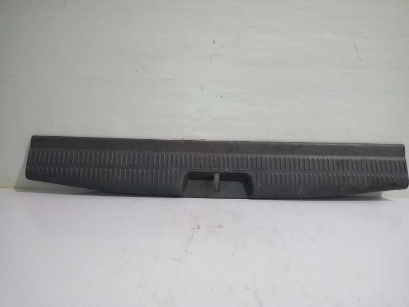 Recambio de moldura maletero para chrysler voyager (gs) 2.5 td family referencia OEM IAM 4706276  