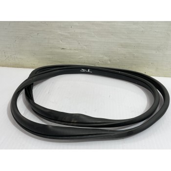 Recambio de goma contorno para mazda 3 lim. () center-line referencia OEM IAM BHN968913A  