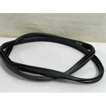 Recambio de goma contorno para mazda 3 lim. () center-line referencia OEM IAM BHN968913A  
