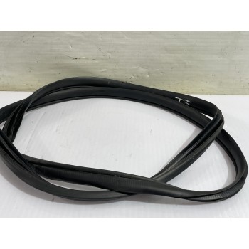Recambio de goma contorno para mazda 3 lim. () center-line referencia OEM IAM BHN968913A  