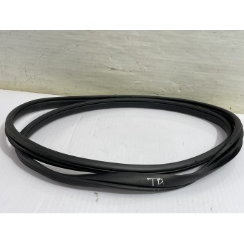 Recambio de goma contorno para mazda 3 lim. () center-line referencia OEM IAM BHN968913A  