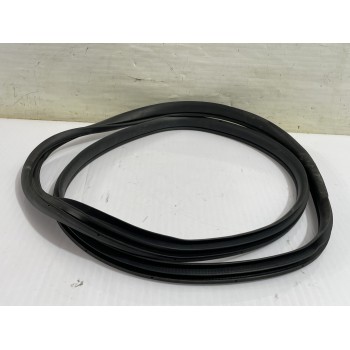 Recambio de goma contorno para mazda 3 lim. () center-line referencia OEM IAM BHN968913A  