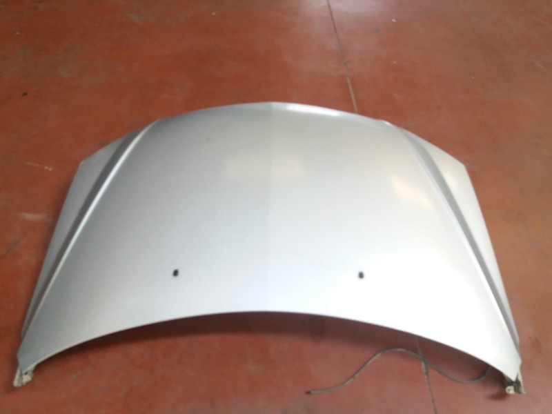 Recambio de capot para kia sorento 2.5 crdi referencia OEM IAM 66400-3E010  