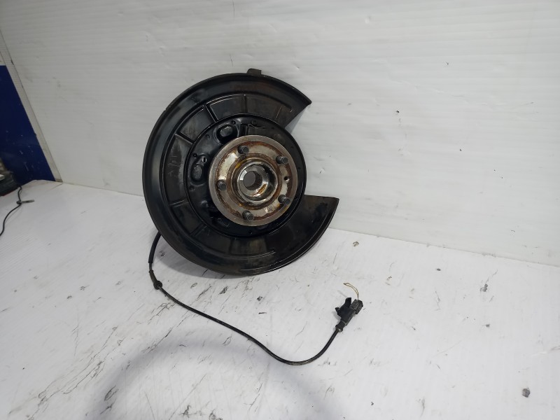 Recambio de mangueta trasera izquierda para land rover discovery 4 tdv6 hse referencia OEM IAM RLH500130  