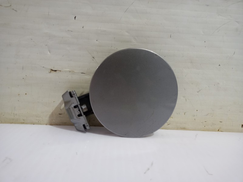 Recambio de tapa exterior combustible para mazda 3 lim. () center-line referencia OEM IAM B45C42410  