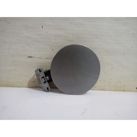 Recambio de tapa exterior combustible para mazda 3 lim. () center-line referencia OEM IAM B45C42410  