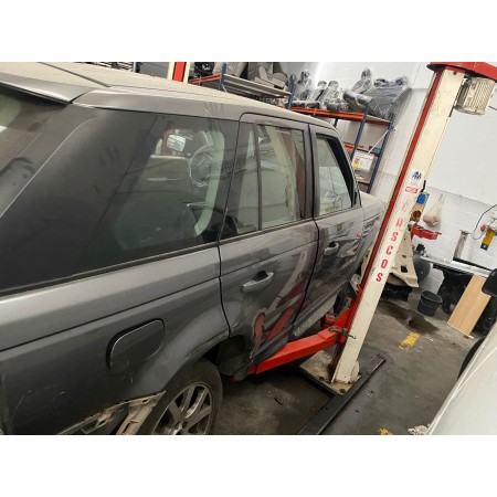 Recambio de puerta trasera derecha para land rover range rover sport 3.6 td v8 referencia OEM IAM BFA790080  