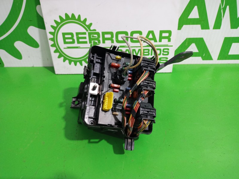 Recambio de caja reles / fusibles para peugeot 207 1.4 referencia OEM IAM 9664055780  
