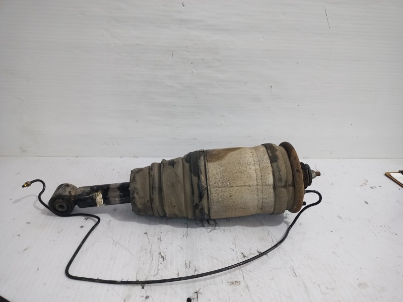 Recambio de amortiguador trasero derecho para land rover discovery 4 tdv6 hse referencia OEM IAM AH2218W002AA  