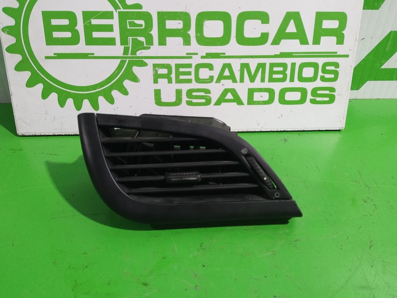 Recambio de rejilla aireadora para peugeot 207 1.4 referencia OEM IAM 9650088577  