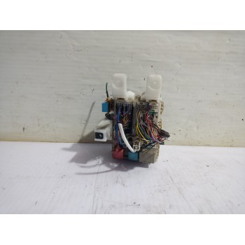 Recambio de caja reles / fusibles para toyota prius (nhw20) basis referencia OEM IAM 8273047290  