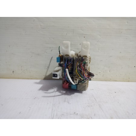Recambio de caja reles / fusibles para toyota prius (nhw20) basis referencia OEM IAM 8273047290  