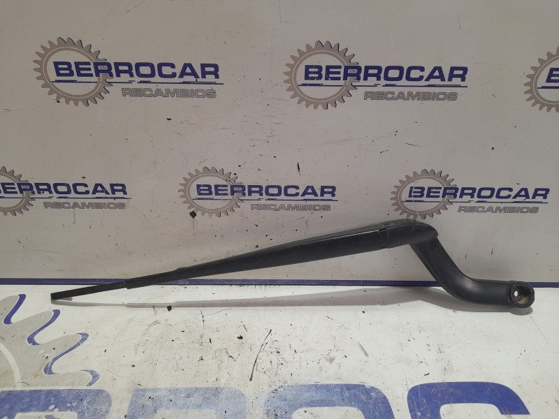 Recambio de brazo limpia delantero izquierdo para land rover discovery 2.7 td v6 cat referencia OEM IAM DKB500051PMD  