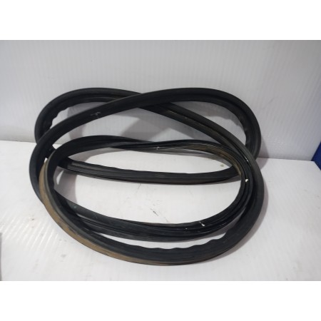 Recambio de goma contorno para mazda 3 lim. () center-line referencia OEM IAM BHN962761  