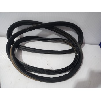 Recambio de goma contorno para mazda 3 lim. () center-line referencia OEM IAM BHN962761  