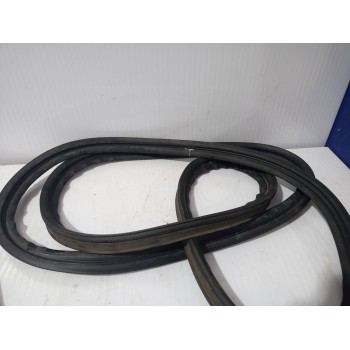 Recambio de goma contorno para mazda 3 lim. () center-line referencia OEM IAM BHN962761  