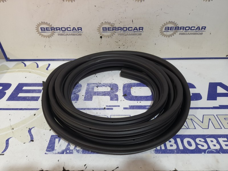 Recambio de goma contorno para renault master kasten referencia OEM IAM 8283100Q1A  