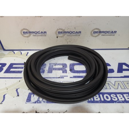 Recambio de goma contorno para renault master kasten referencia OEM IAM 8283100Q1A  
