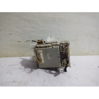Recambio de caja reles / fusibles para toyota prius (nhw20) basis referencia OEM IAM 8273047290  