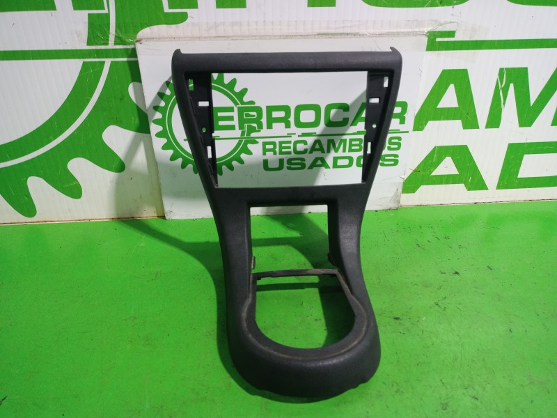 Recambio de moldura para citroën c4 berlina collection referencia OEM IAM 9646338577  