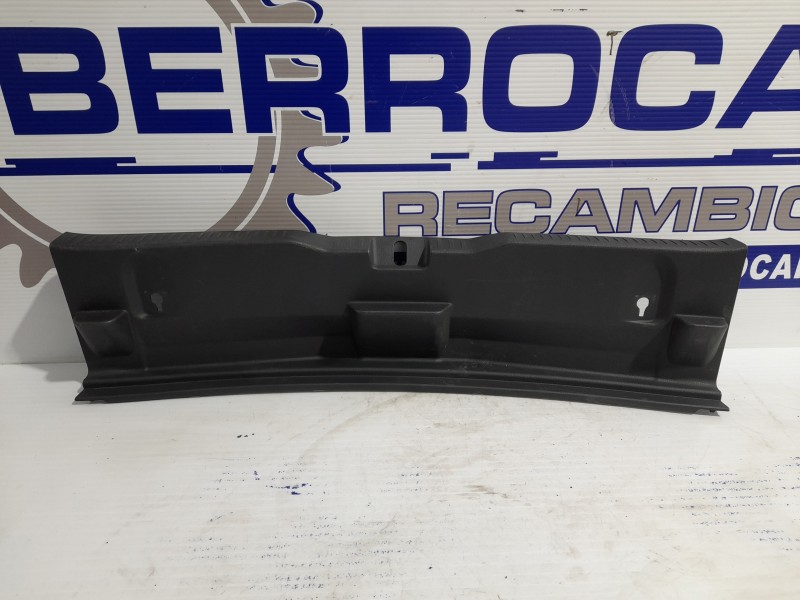 Recambio de guarnecido porton trasero para toyota auris 1.2 16v turbo cat referencia OEM IAM 6471602120  