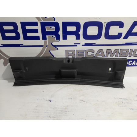 Recambio de guarnecido porton trasero para toyota auris 1.2 16v turbo cat referencia OEM IAM 6471602120  