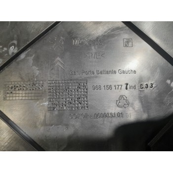 Recambio de molduras traseras para peugeot partner kombi 1.6 blue-hdi fap referencia OEM IAM 968156177  