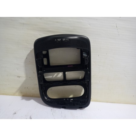 Recambio de moldura para renault clio iv dynamique referencia OEM IAM 682607616R  