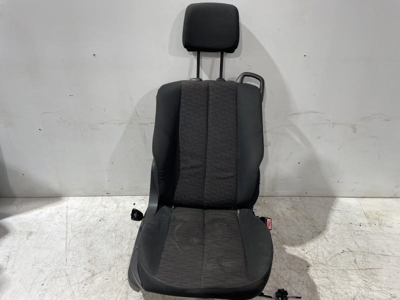 Recambio de asiento delantero derecho para renault scenic ii grand confort dynamique referencia OEM IAM 7701055366  
