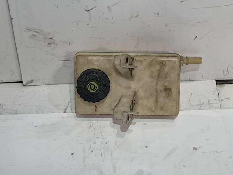 Recambio de deposito servo para peugeot partner kombi 1.6 blue-hdi fap referencia OEM IAM 9680907780  